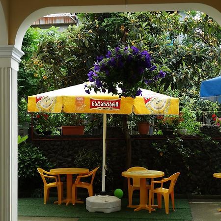 Gulnasi'S Guesthouse 바투미 외부 사진