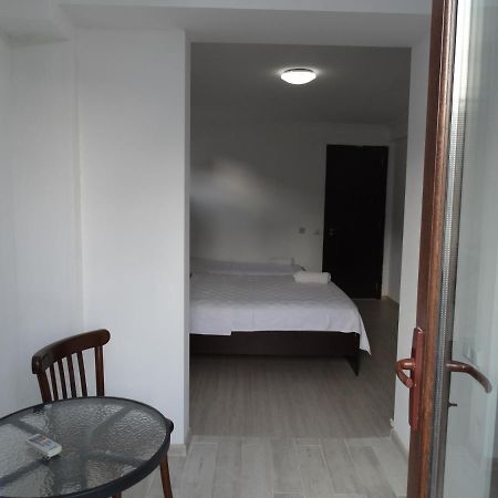 Gulnasi'S Guesthouse 바투미 외부 사진