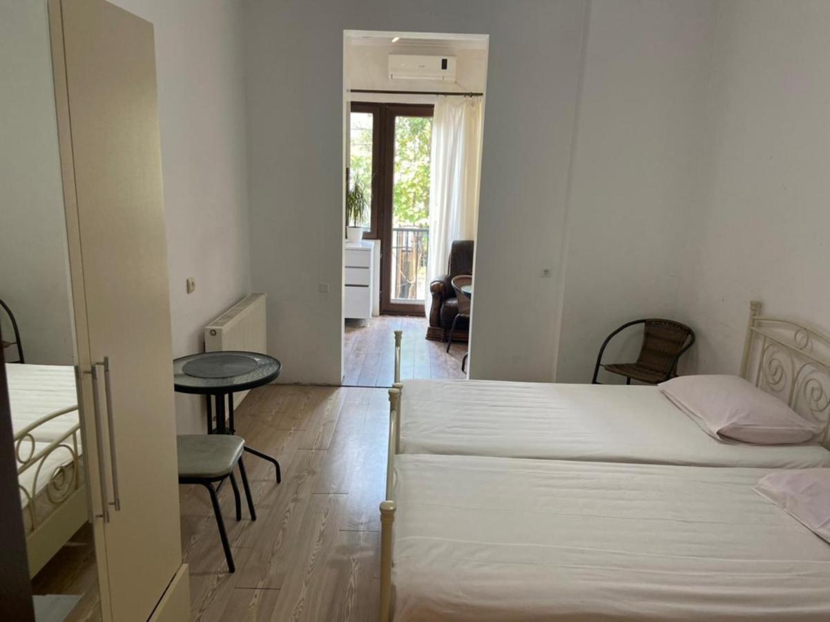 Gulnasi'S Guesthouse 바투미 외부 사진