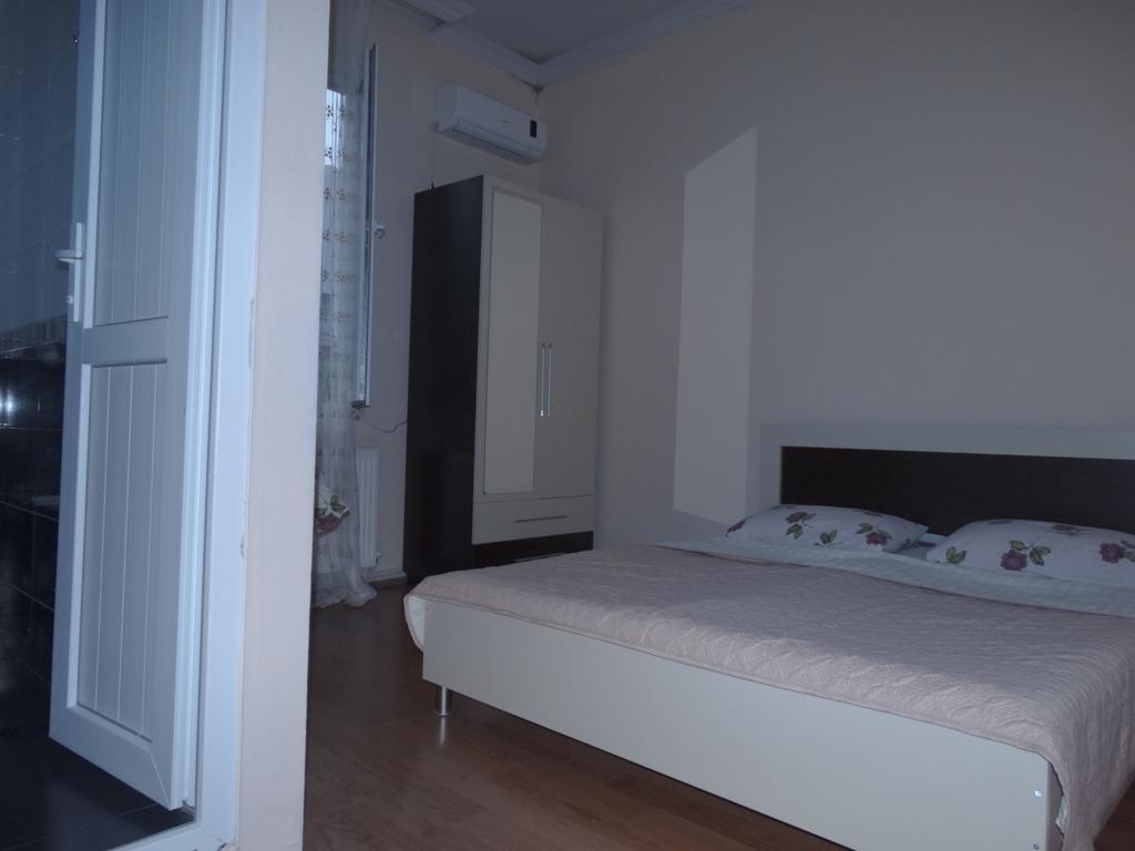 Gulnasi'S Guesthouse 바투미 외부 사진