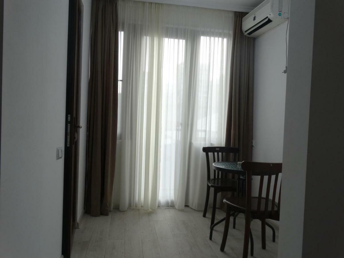 Gulnasi'S Guesthouse 바투미 외부 사진