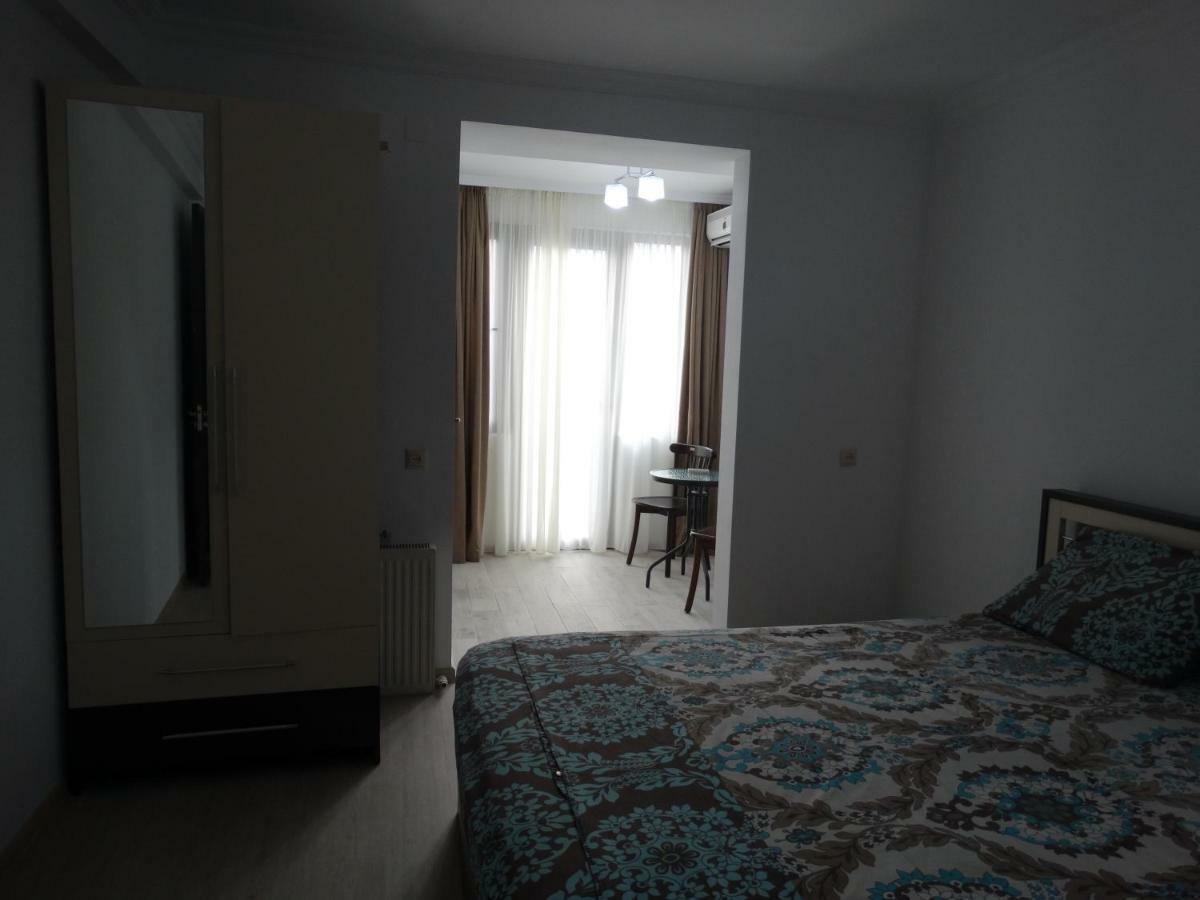 Gulnasi'S Guesthouse 바투미 외부 사진