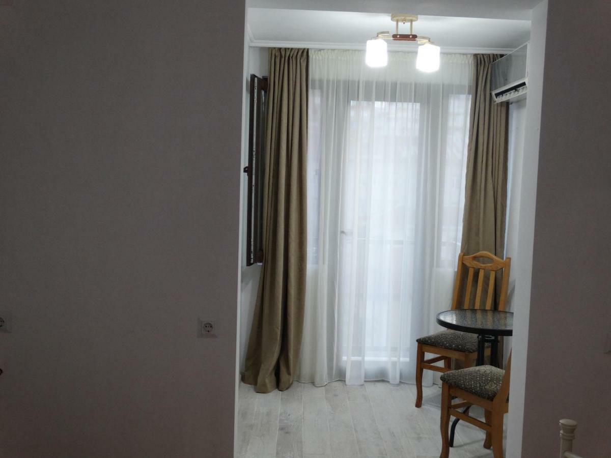 Gulnasi'S Guesthouse 바투미 외부 사진