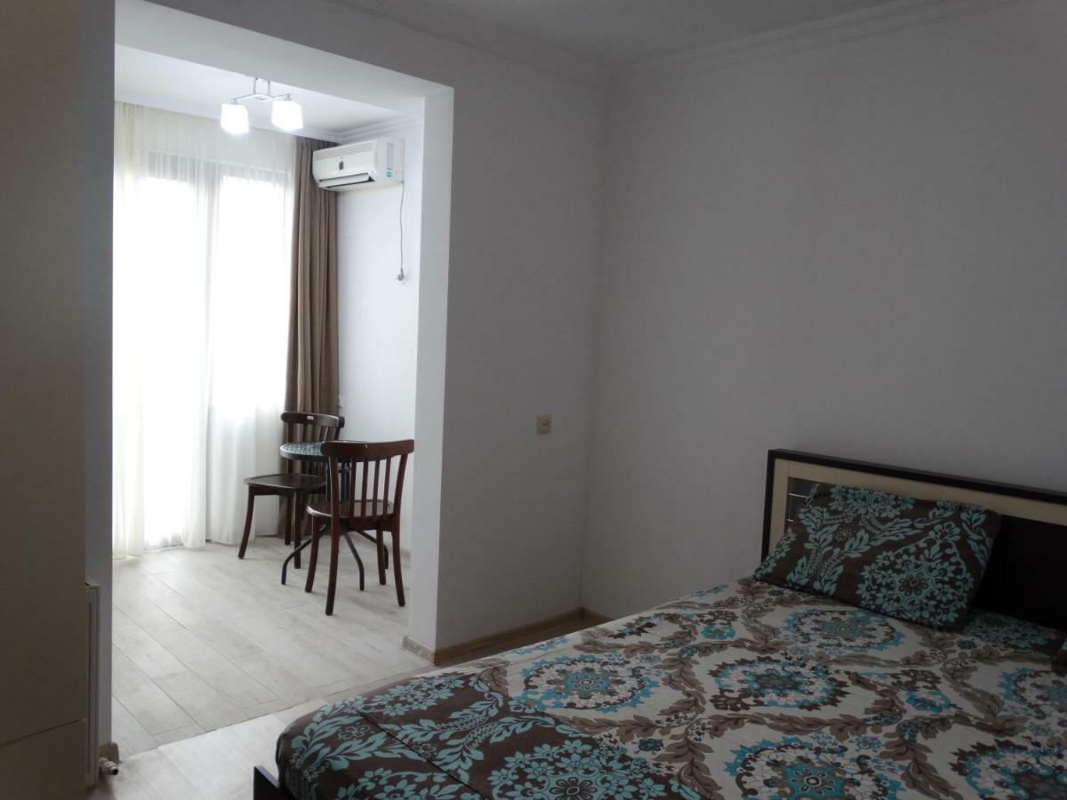 Gulnasi'S Guesthouse 바투미 외부 사진