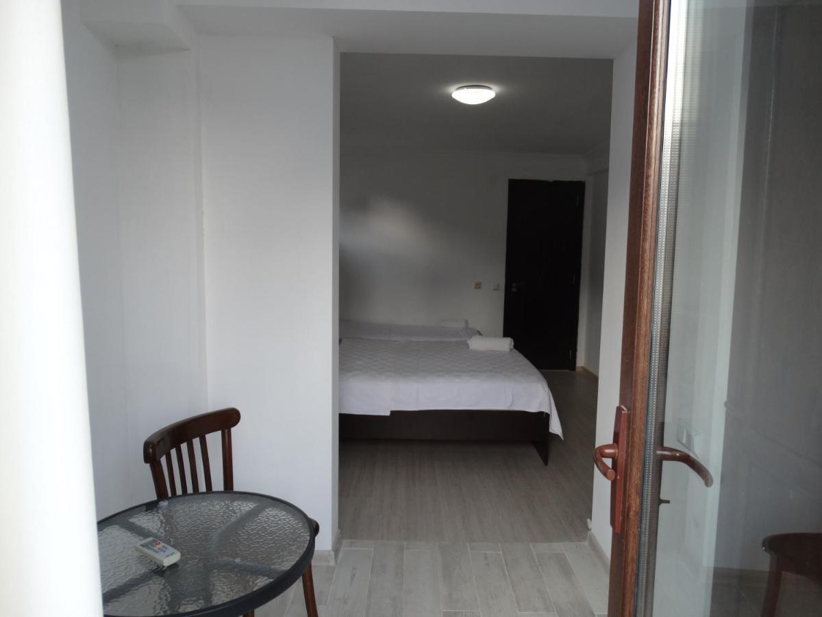 Gulnasi'S Guesthouse 바투미 외부 사진